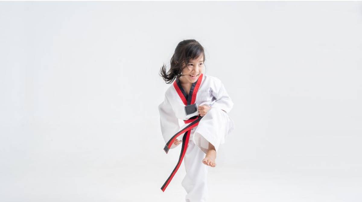 jenis aktivitas anak, anak belajar karate