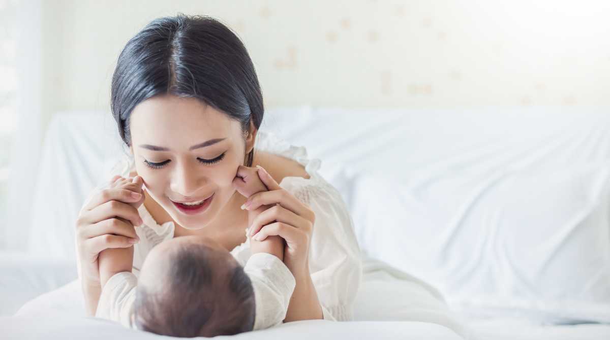 tanda anak terlambat bicara, anak bicara dengan ibu, ibu dan anak 