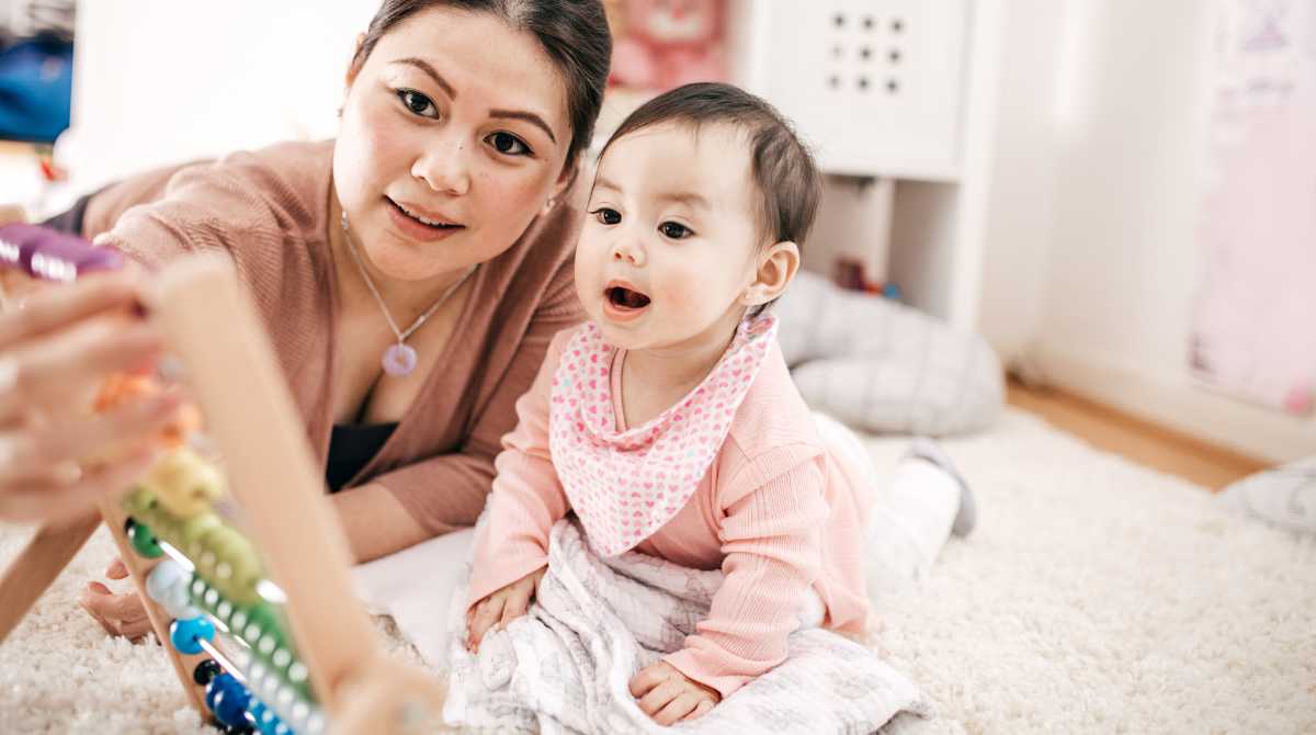 tanda anak terlambat bicara, anak bicara dengan ibu, ibu dan anak 