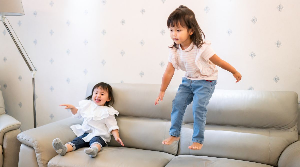 keterampilan gerak lokomotor, gerak lokomotor pada anak, anak melompat