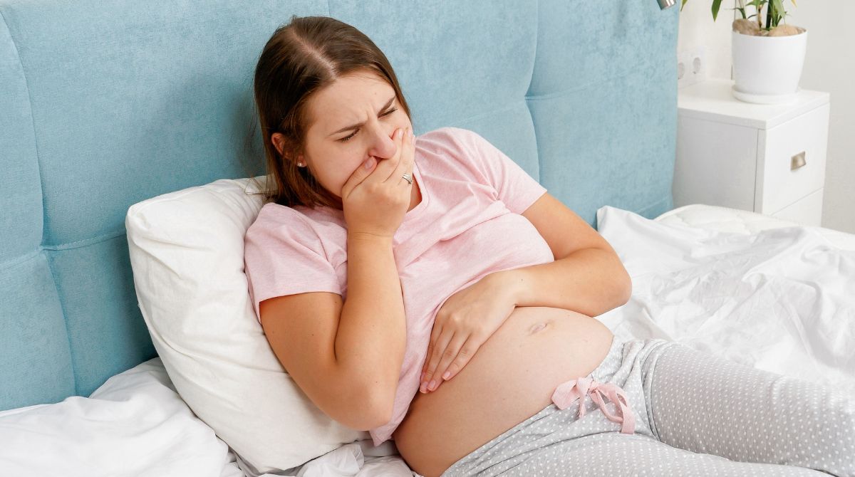 cara mengatasi mual saat hamil, cara atasi morning sickness, ibu hamil mual, muntah saat hamil