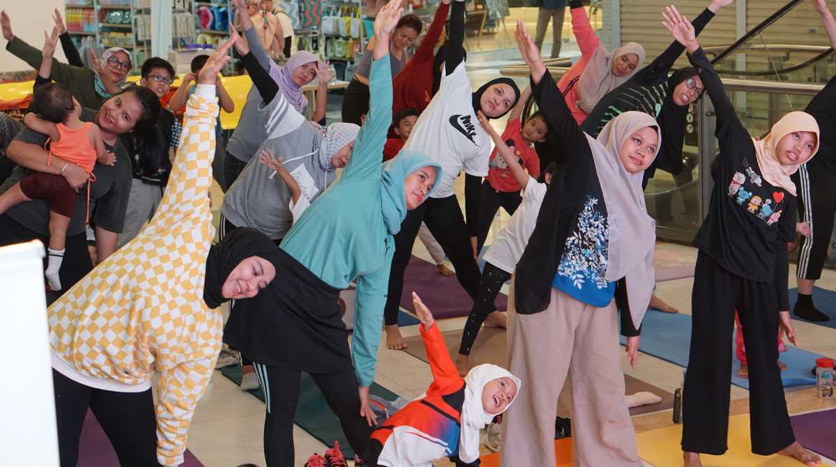 fun yoga family squads, yoga bersama anak, yoga untuk anak