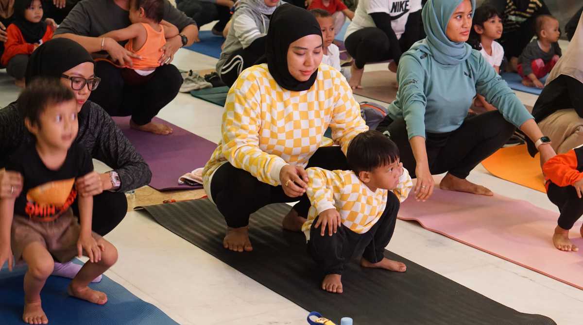 fun yoga family squads, yoga bersama anak, yoga anak