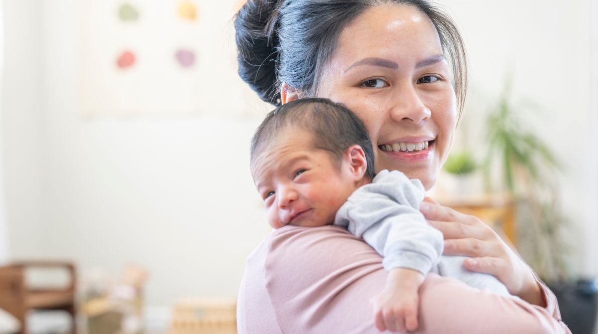 redakan kolik pada bayi, bayi menangis, bayi sendawa