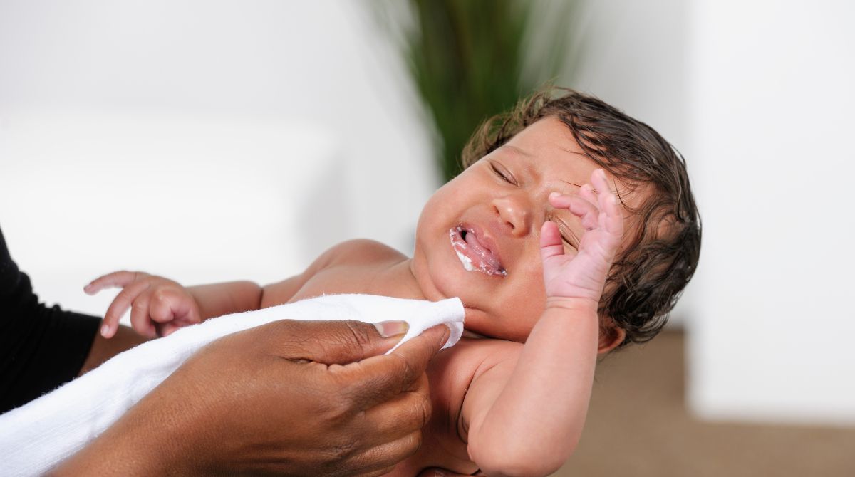 kenapa bayi muntah setelah minum asi, bayi gumoh