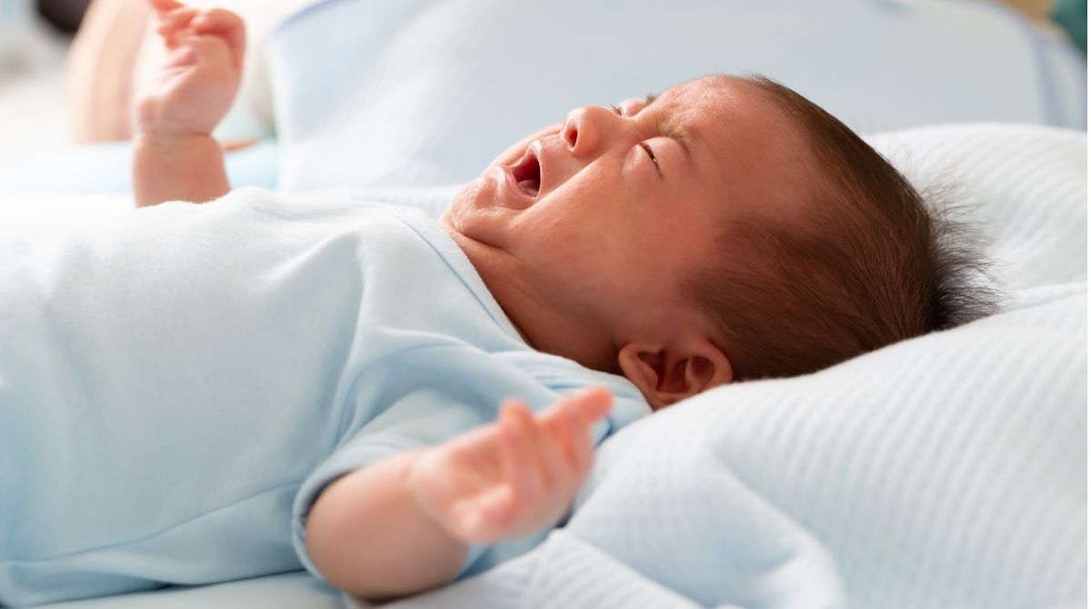 kenapa bayi muntah setelah minum asi, bayi gumoh, bayi menangis