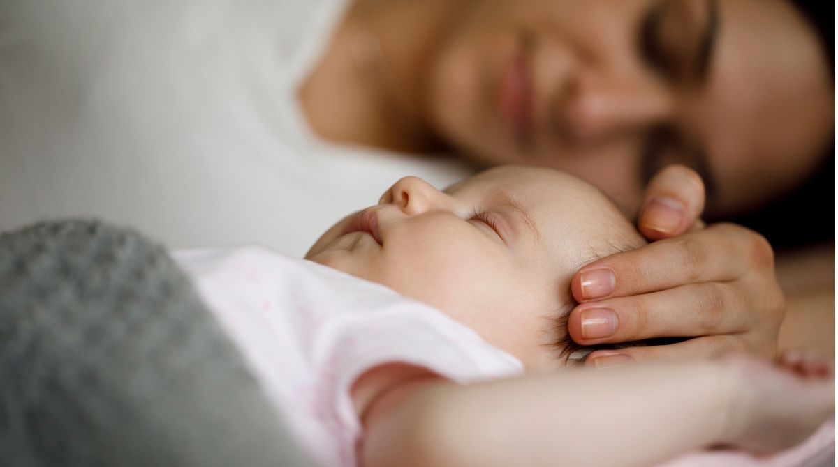 tidur satu ranjang dengan bayi, co sleeping