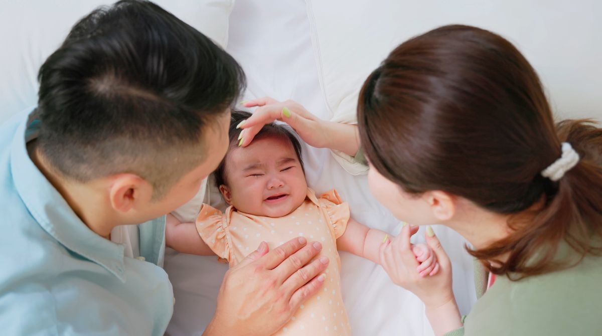 tidur satu ranjang dengan bayi, bayi menangis