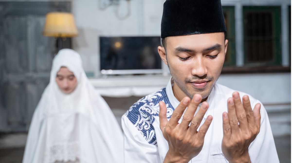 cara menjadi suami yang baik menurut islam, suami sebagai imam