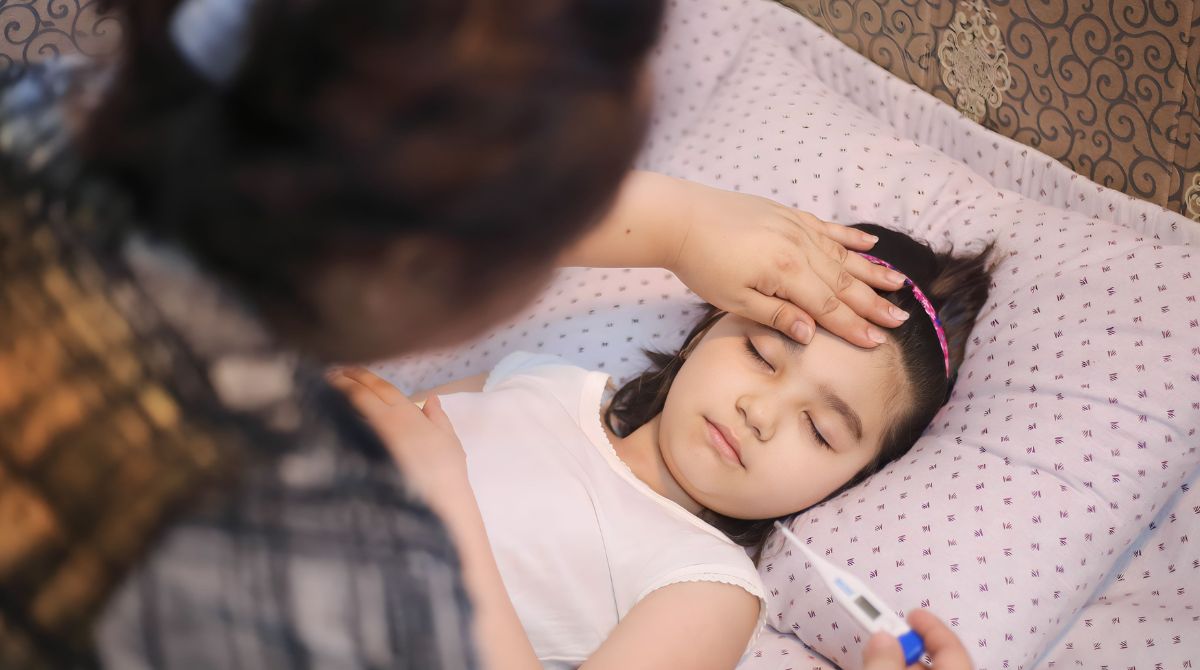 hand foot mouth disease pada anak, anak demam