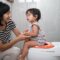 mengajarkan toilet training pada anak