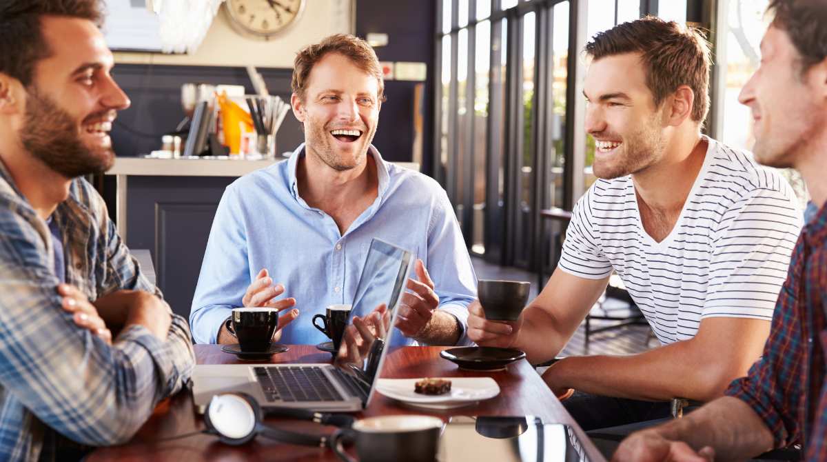 latte dad, ayah di cafe bersama teman