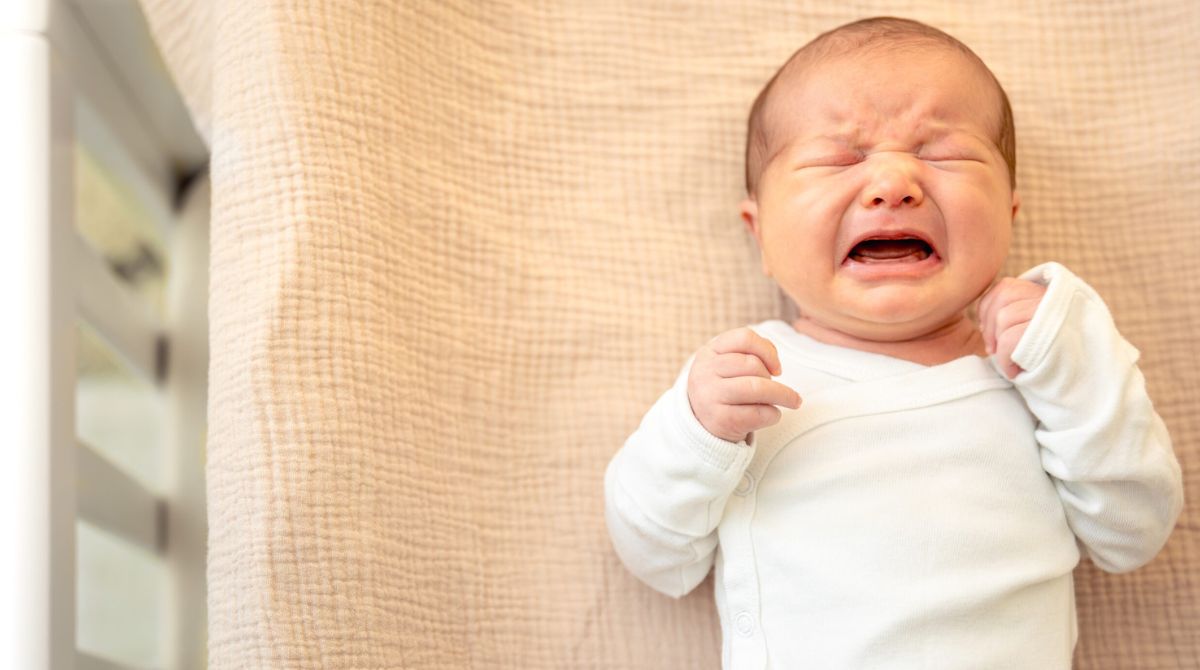 red flag tumbuh kembang bayi, banyi nangis