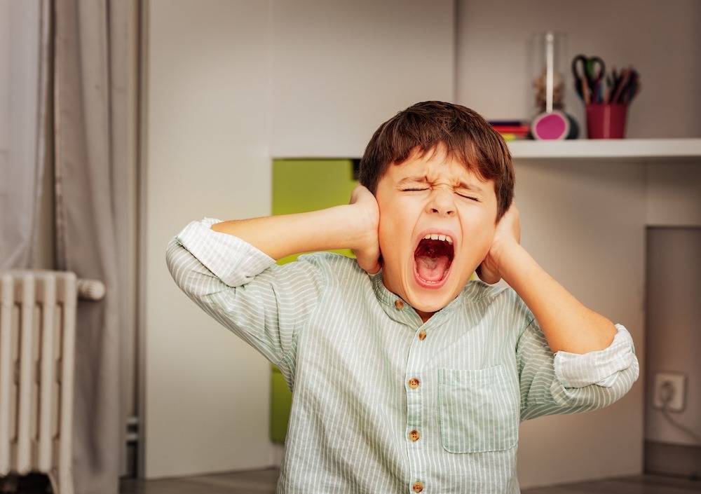 perbedaan tantrum dan meltdown