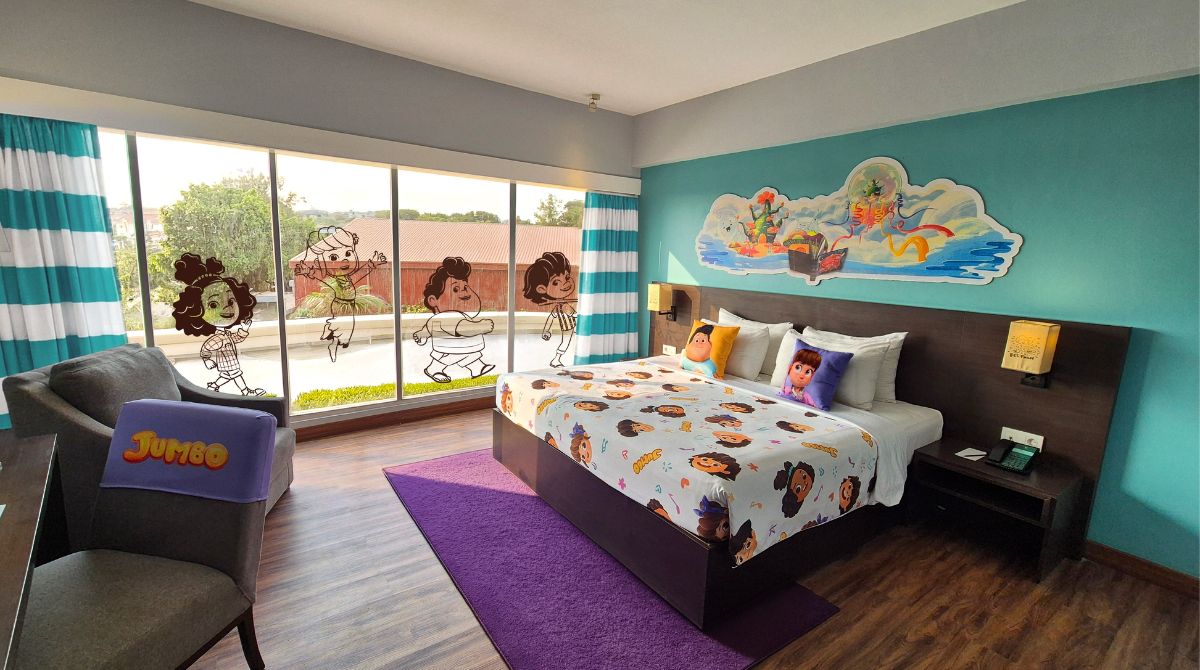 kamar hotel bertema jumbo